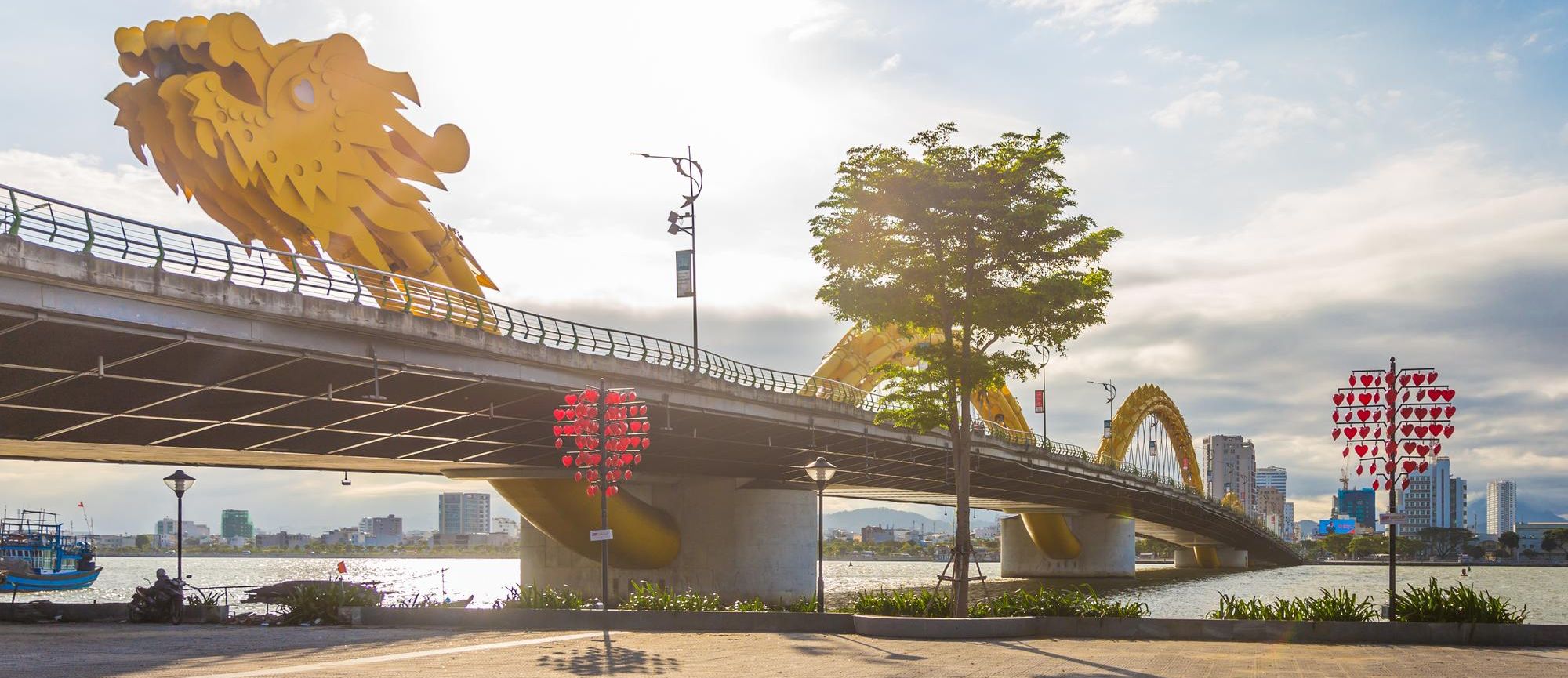 Drachenbrücke am Abend in Danang, Vietnam Steinbrücke in alter Stadt Zhouzhuang
