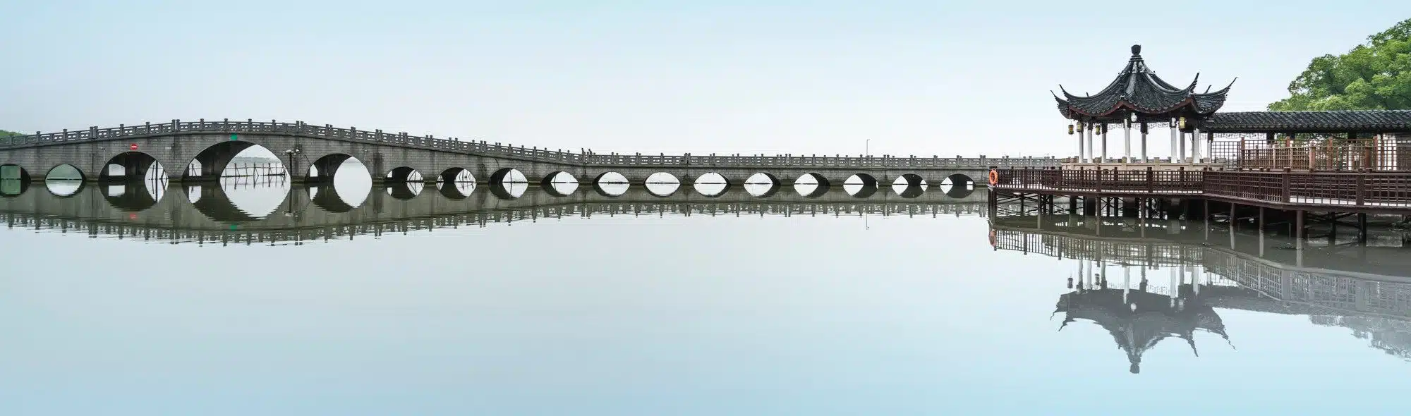 Steinbrücke in alter Stadt Zhouzhuang